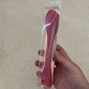 Face mask applicator